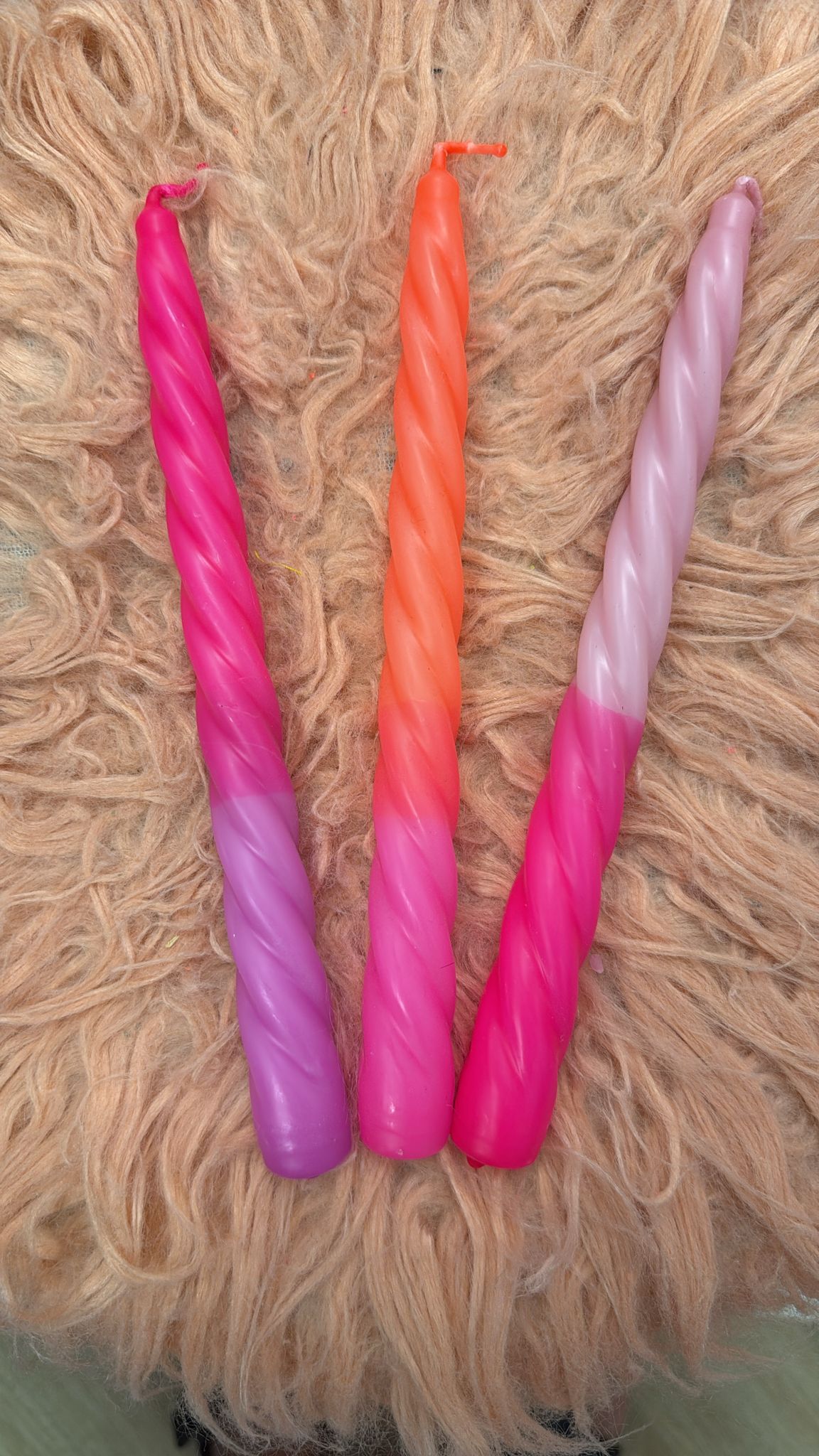 Neonkerzen gedippt - Twist Shades of Cranberry