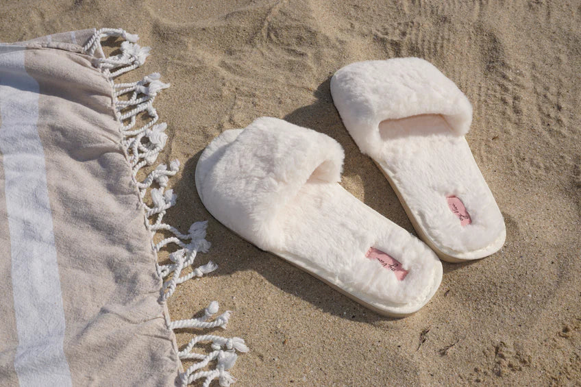 Slipper - flauschig weiß